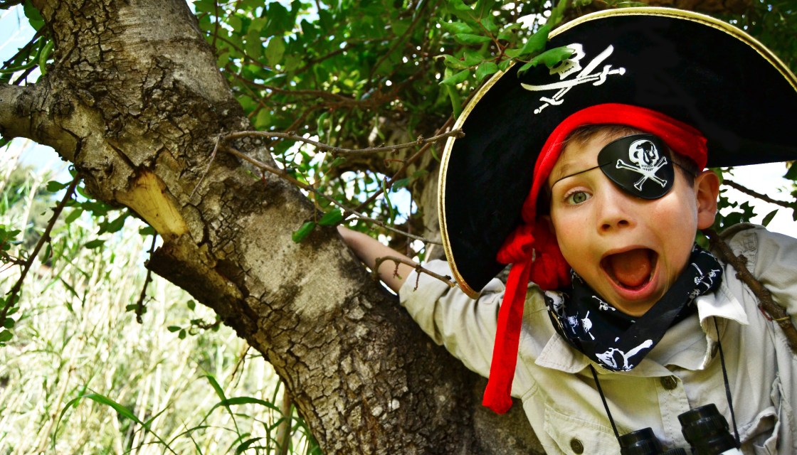Archie Playing Pirates